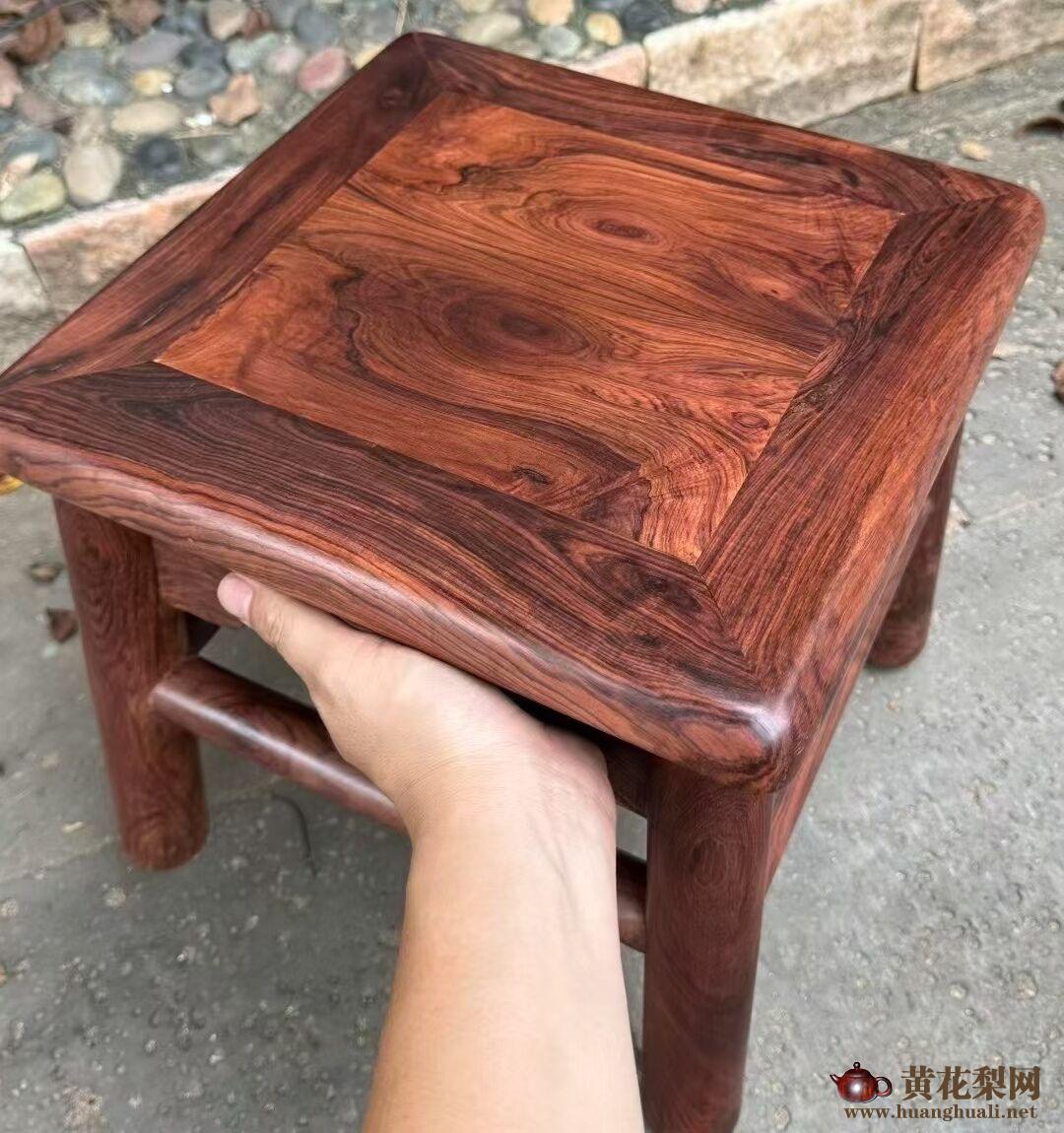 海南黄花梨圆腿方凳